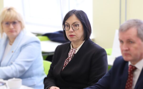 Dėl telefonų mokyklose – ministrės pozicija: dauguma jau pasiruošusios, rekomenduoja nekelti sumaišties