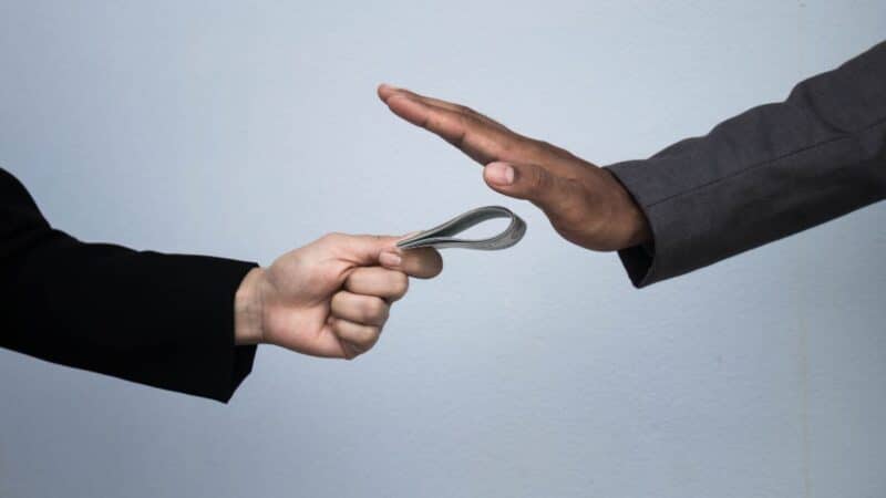 „Transparency International“ ataskaita muša pavojaus varpais: skaidrumo silpnėjimas fiksuojamas net ir Vakaruose