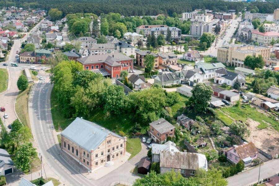 Skandalas Alytaus gimnazijoje: etikos mokytojos atleidimas išprovokavo viso miesto mokytojų akciją