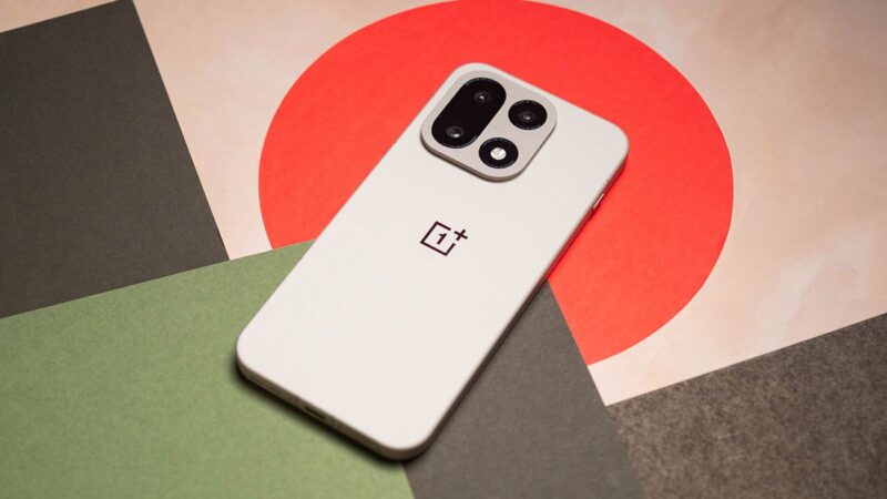 Ar kroviklio nebeprireiks? „OnePlus“ naujajame telefone įmontuos net 1700 mAh talpesnį akumuliatorių