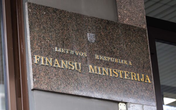 Gynybos obligacijos muša paklausos rekordus: Ministerija svarsto pokyčius