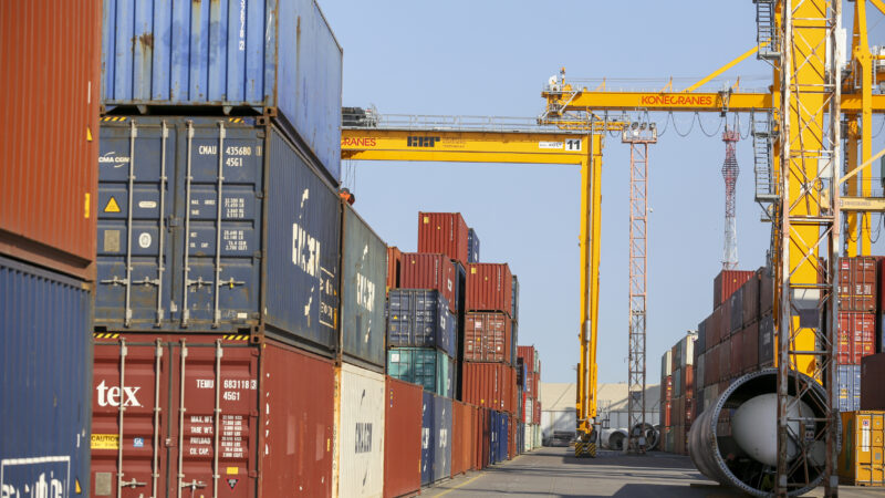 Neįprastas radinys muitinėje: sulaikyta net 2,4 tūkst. saldainių pakuočių iš Kinijos