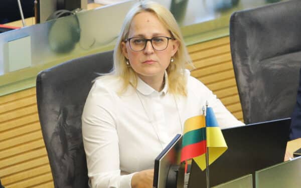 Žingsnis mažinant atskirtį: Seime – siūlymas plėsti gestų kalbos mokymą