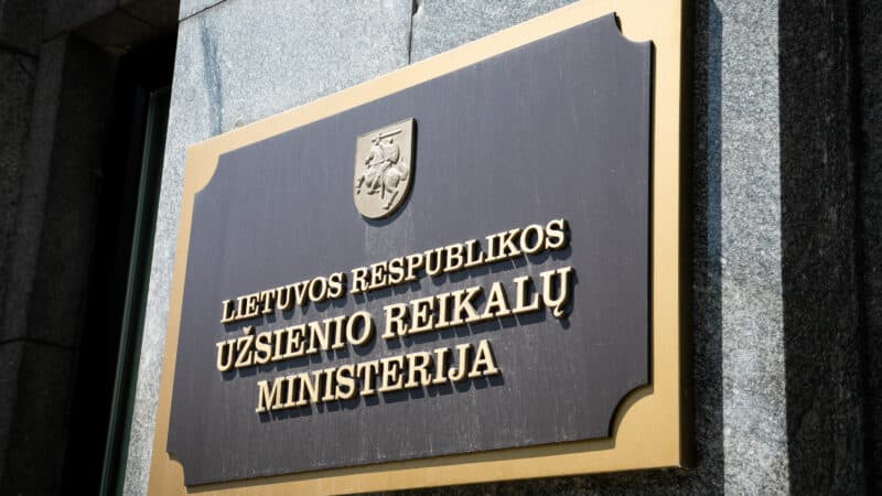 Iranas tampa rizikinga kryptimi: URM ragina „į Iraną nevykti, o esančius šalyje – nedelsiant išvykti“