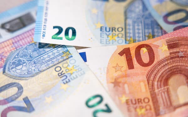 Galimybė gauti tūkstančius eurų iš savivaldybės: pretenduoja net ir dirbantys, bet niekas apie tai nežino