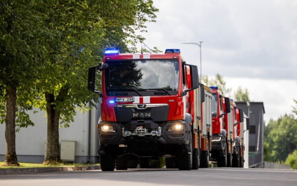 Garliavoje įmonės teritorijoje kilo gaisras: degė medžio anglies atliekos