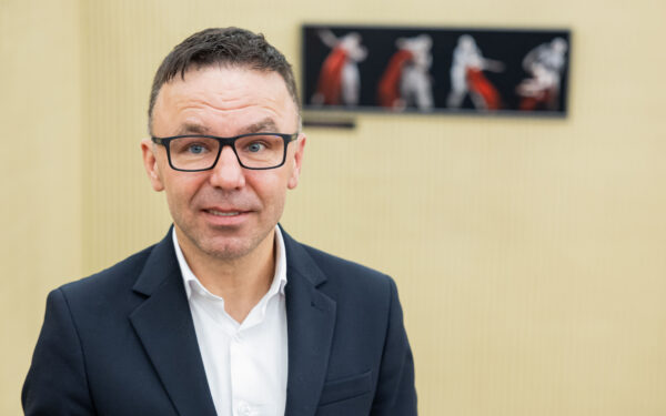 Aukščiausiasis Teismas nutraukė bylą: kaltinimų šešėlis čiuožimo federacijos vadovo nepasivijo