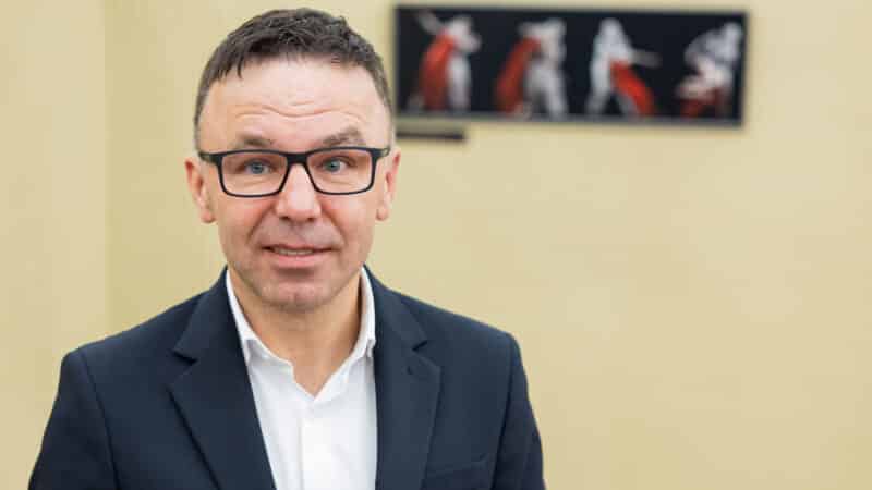 Aukščiausiasis Teismas nutraukė bylą: kaltinimų šešėlis čiuožimo federacijos vadovo nepasivijo