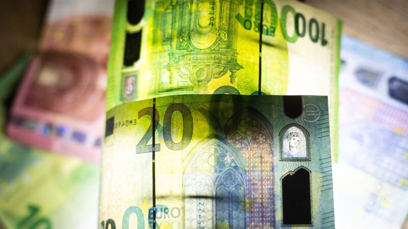 Dėl pasaulinių įtampų – prastesnės prognozės Lietuvoje: ekonomika augs lėčiau nei tikėtasi