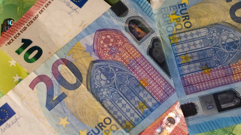 Bankas stabdys savo paslaugas: klientai negalės prisijungti, strigs ir mokėjimai