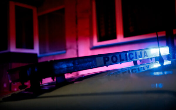 Kaune aikštelėje liepsnojo įmonės automobilis, įtariamas padegimas