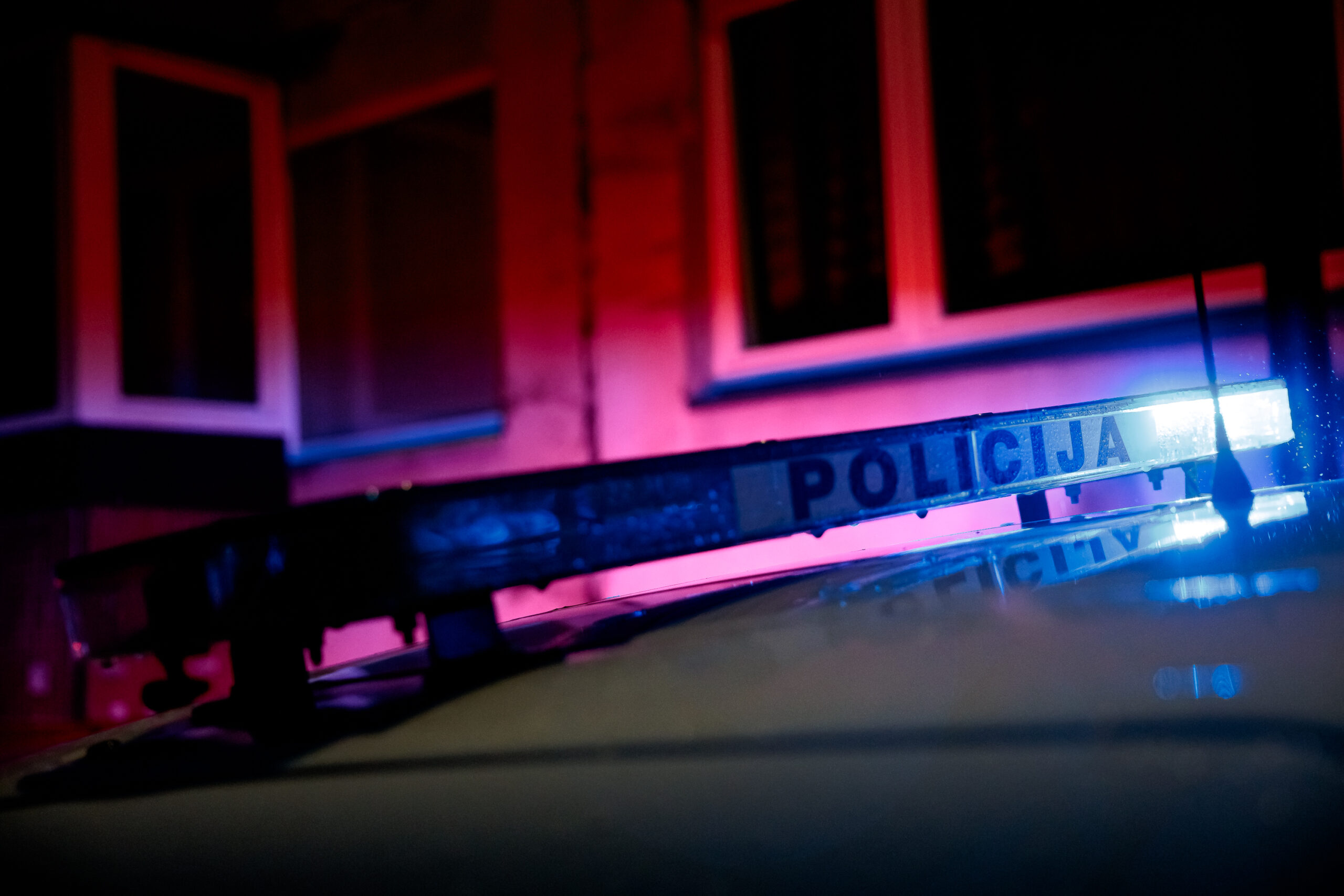 Kaune aikštelėje liepsnojo įmonės automobilis, įtariamas padegimas