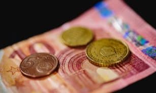 Pinigų iliustracija. ELTA / Josvydas Elinskas nuotr.