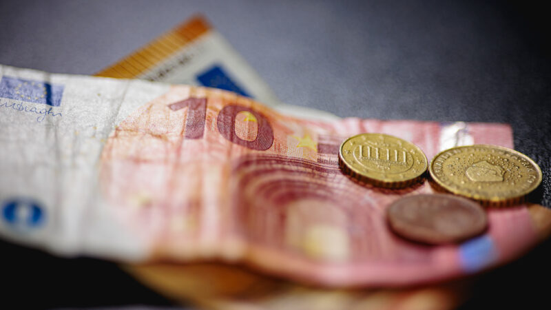 Naujausi skaičiai pramonėje glumina: kainos krenta, tačiau dalis gaminių brangsta rekordiniu tempu