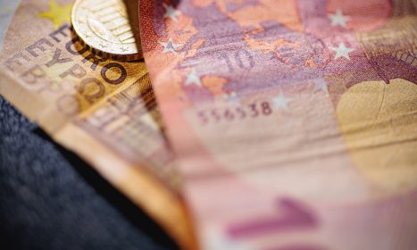 Pinigų iliustracija. ELTA / Josvydas Elinskas