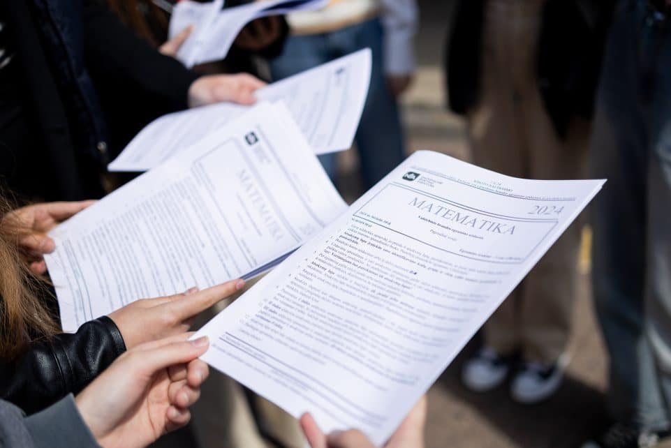 Abiturientai po valstybinio matematikos egzamino. ELTA / Žygimantas Gedvila