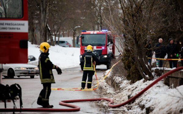 Gaisras Panevėžio rajone baigėsi mirtimi: viduje aptiktas vyro kūnas