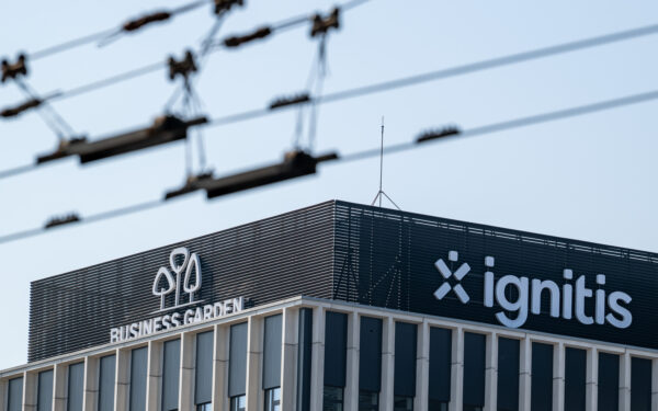 Šimtai milijonų į vėją ir saulę – energetikos gigantė didina apsukas: šie projektai gali pakeisti sektorių