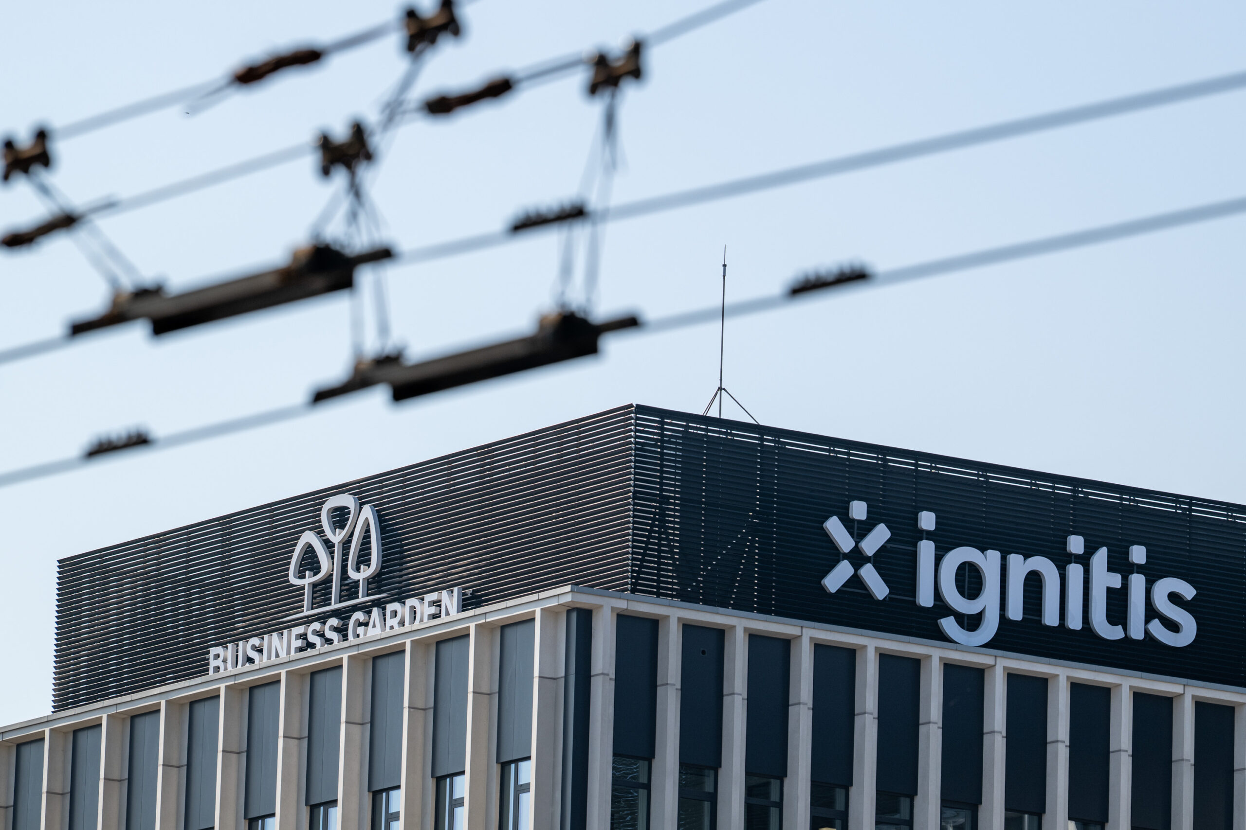 Šimtai milijonų į vėją ir saulę – energetikos gigantė didina apsukas: šie projektai gali pakeisti sektorių