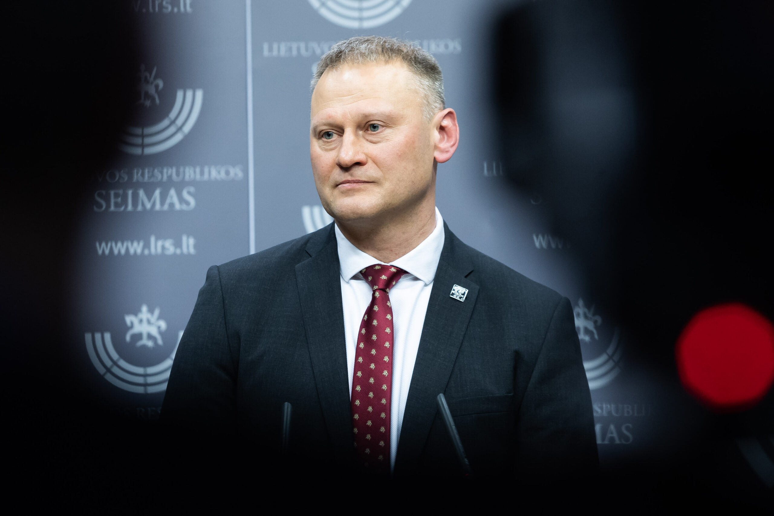 Epsteino byla Lietuvoje įgauna pagreitį, bet saugumas dar neįsitraukė: VSD laukia nuošalyje