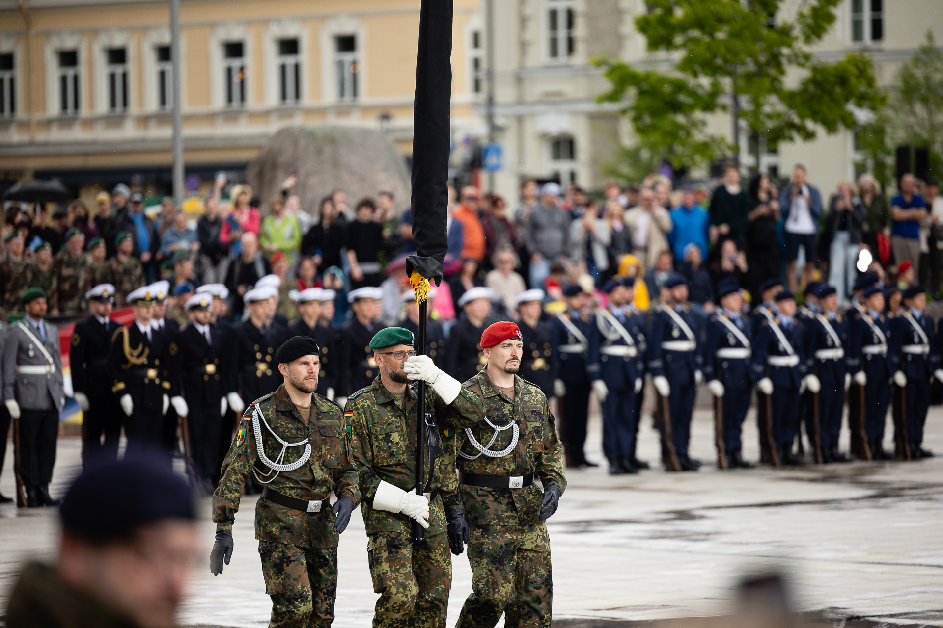 Karių motyvacijai stiprinti – daugiau laiko su vaikais: komitetas pritarė pataisoms