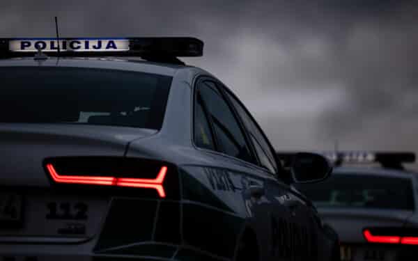 Rytinis incidentas Klaipėdoje prie ugdymo įstaigos: BMW kliudė keturių metų mergaitę