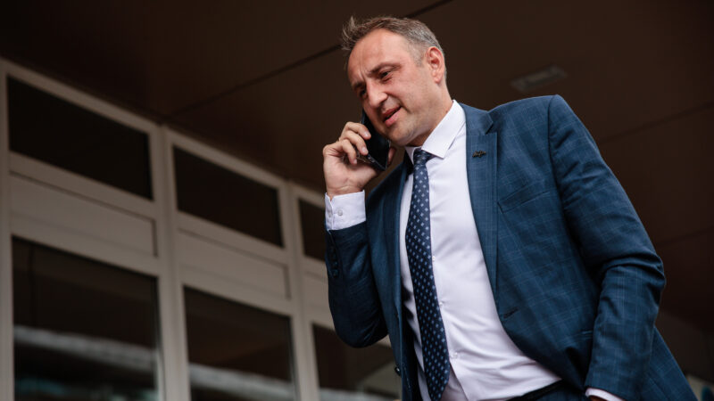 Konfliktas Alytuje aštrėja: mokytojai ragins Nerijų Cesiulį nušalinti mokyklos direktorių