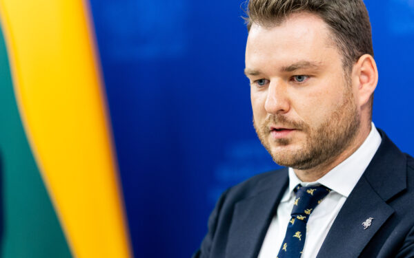 Po viešų kaltinimų – kvietimas pasiaiškinti: LSDP reikalauja ministro Žuromsko atsakymų