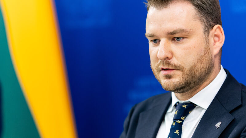 Po viešų kaltinimų – kvietimas pasiaiškinti: LSDP reikalauja ministro Žuromsko atsakymų