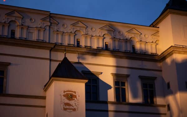 Epsteino šešėlis pasiekė ir kultūrą: Valdovų rūmai apsisprendė – festivalio daugiau nebus