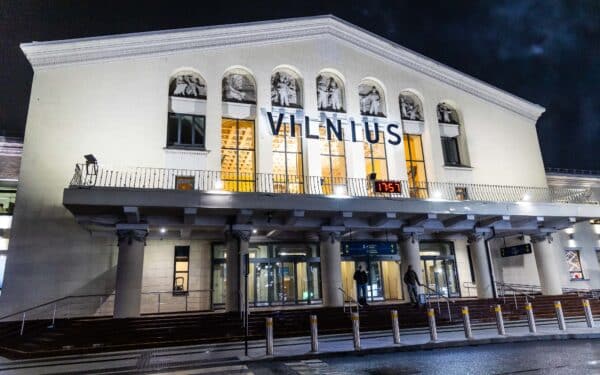 Paveikti šimtai keleivių : NKVC vadovas atskleidė, kas vyko Vilniaus oro uosto zonoje