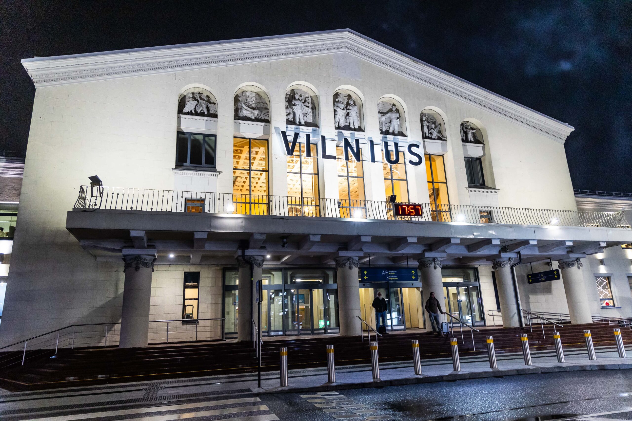 Paveikti šimtai keleivių : NKVC vadovas atskleidė, kas vyko Vilniaus oro uosto zonoje