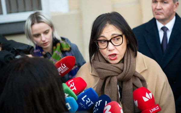 Krizė Alytuje gilėja: ministrė R. Popovienė ragina skubiai keisti gimnazijos vadovą