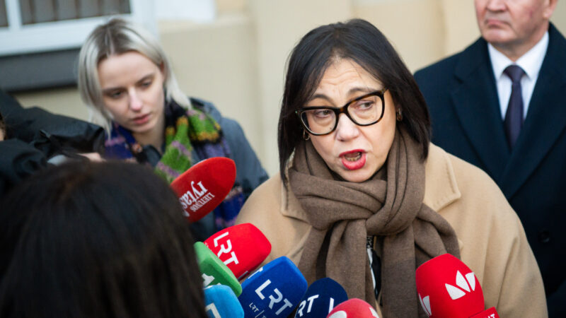 Krizė Alytuje gilėja: ministrė R. Popovienė ragina skubiai keisti gimnazijos vadovą