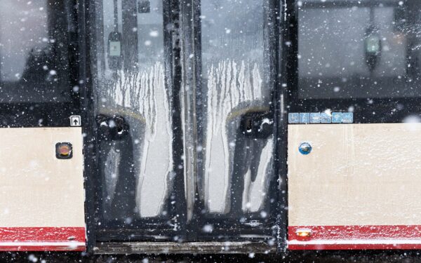 Šūvis judrioje gatvėje Kaune: tiriamas troleibuso apšaudymas