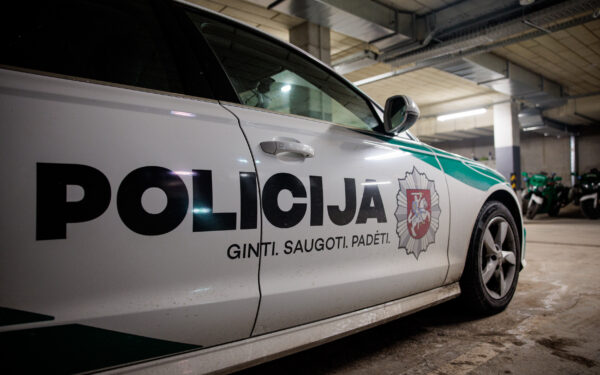 Naktinė patikra Šiauliuose: pareigūnai pas nepilnametį aptiko galimai narkotinę medžiagą