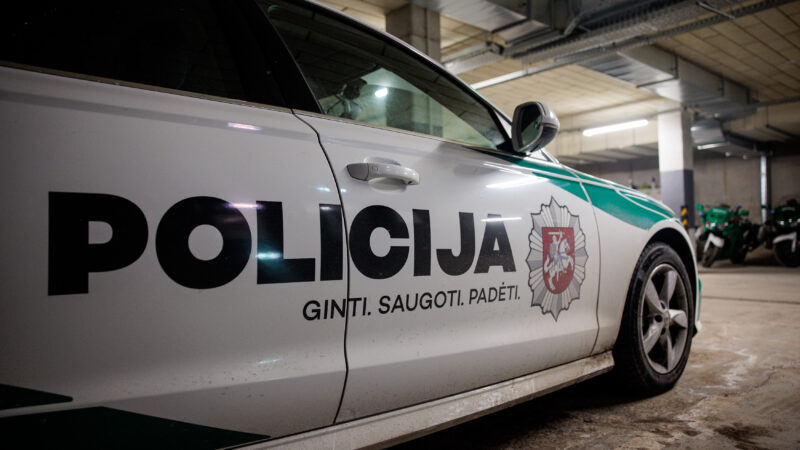 Naktinė patikra Šiauliuose: pareigūnai pas nepilnametį aptiko galimai narkotinę medžiagą