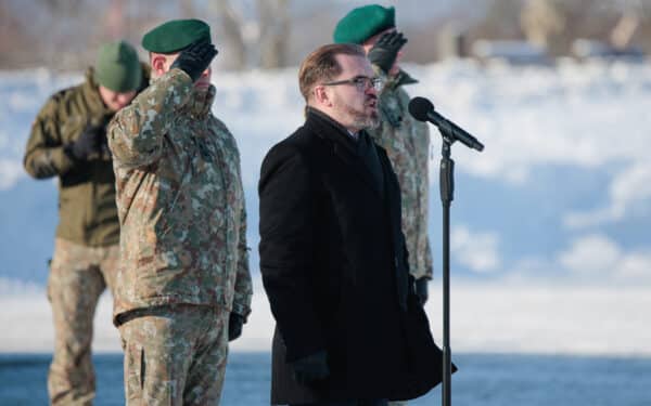 Kariuomenė atsidūrė kritikos taikinyje: Ministras siunčia aiškią žinutę politikams