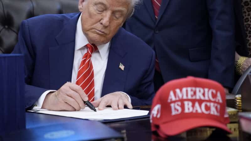 Apklausa atskleidė nerimą keliantį signalą: amerikiečiai praranda pasitikėjimą savo politine sistema