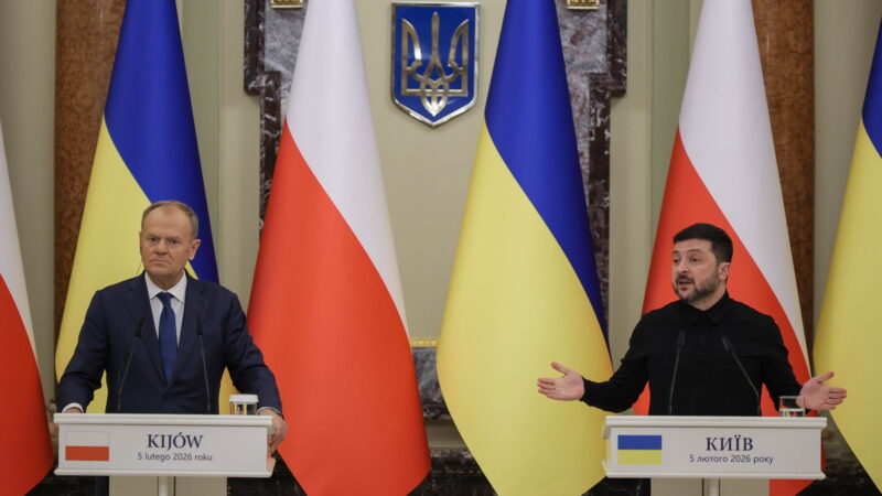 Zelenskis po derybų Abu Dabyje: sirenos Kyjive – geriausias atsakymas ar taika artėja