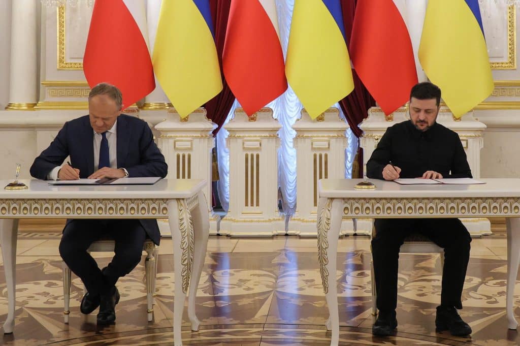 Donaldas Tuskas ir Volodymiras Zelenskis. EPA-ELTA