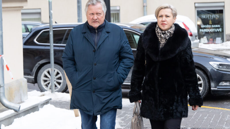 Po korupcijos bylos šešėlio Starkevičius traukiasi iš parlamento