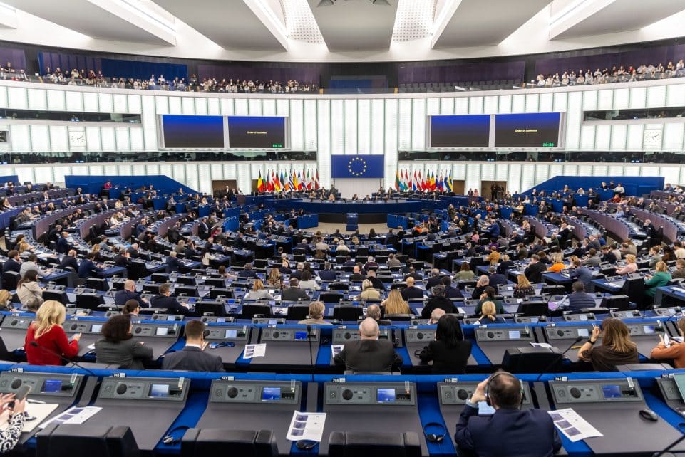 EP patvirtino 90 mlrd. eurų paskolą Ukrainai. EPA-ELTA