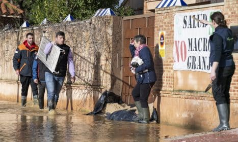 Po audros Prancūzijoje šimtai tūkstančių žmonių liko be elektros. EPA-ELTA