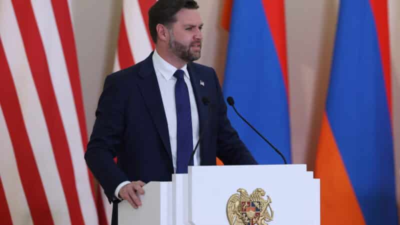 Skambus JAV viceprezidento pareiškimas: teigia, kad Europa pati save sabotuoja