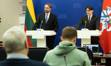 Prezidento vyriausiojo patarėjo Vaido Augustinavičiaus ir LB valdybos pirmininko Gedimino Šimkaus komentarai žiniasklaidai. ELTA / Dainius Labutis