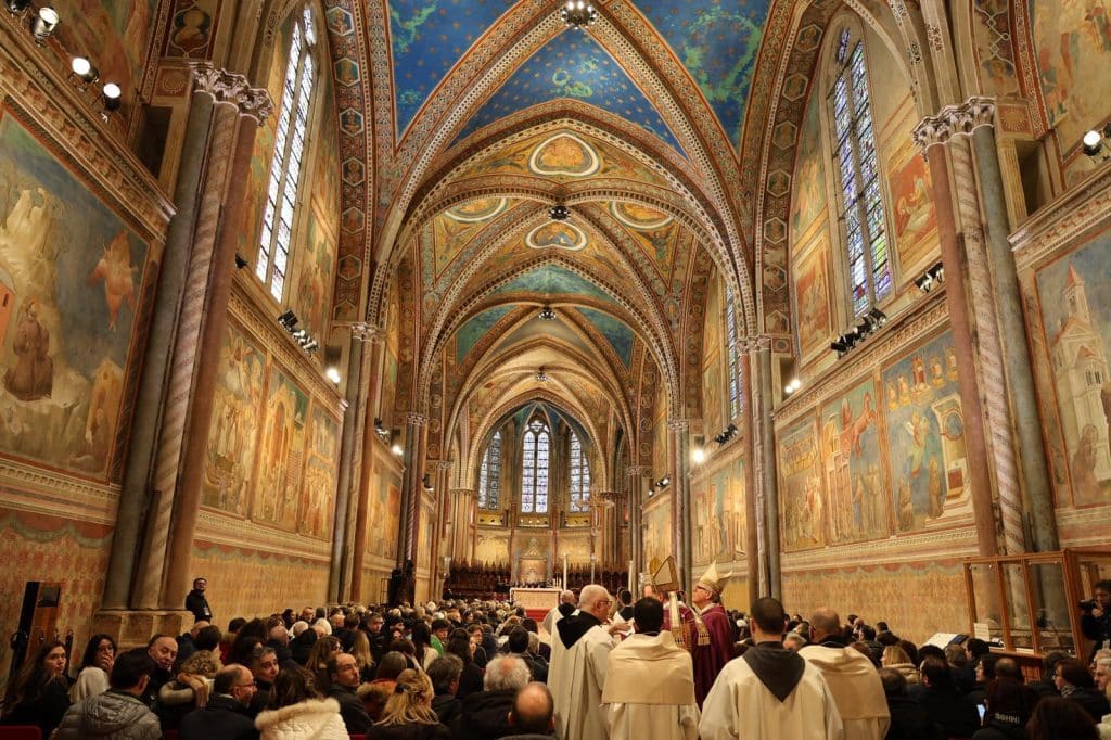 Piligrimai ir eksponuojami Šv. Pranciškaus palaikai. EPA-ELTA