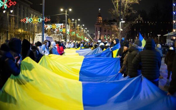 Ketvirti karo Ukrainoje metai: 4 mln. eurų ir žinia, kurią išgirdę aikštėje nutilo visi