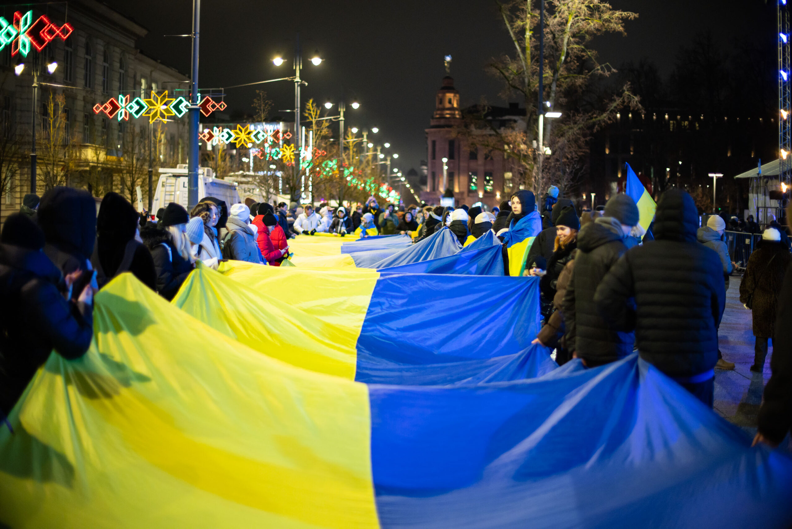 Ketvirti karo Ukrainoje metai: 4 mln. eurų ir žinia, kurią išgirdę aikštėje nutilo visi