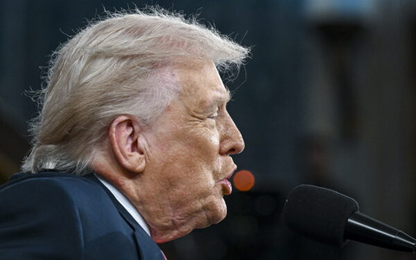 Kontrastų kupina Trumpo kalba: nuo muitų politikos iki imigracijos represijų